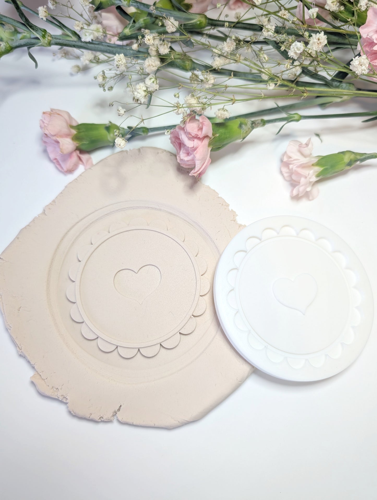 Heart scalloped circle