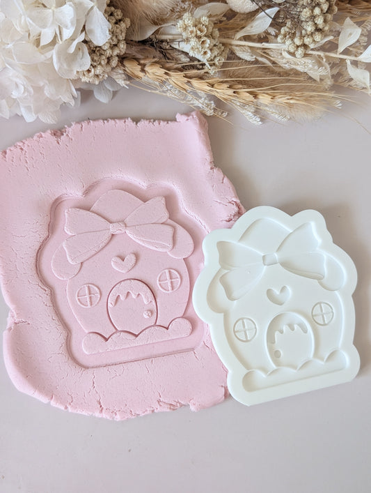 Gingerbread House with Bow